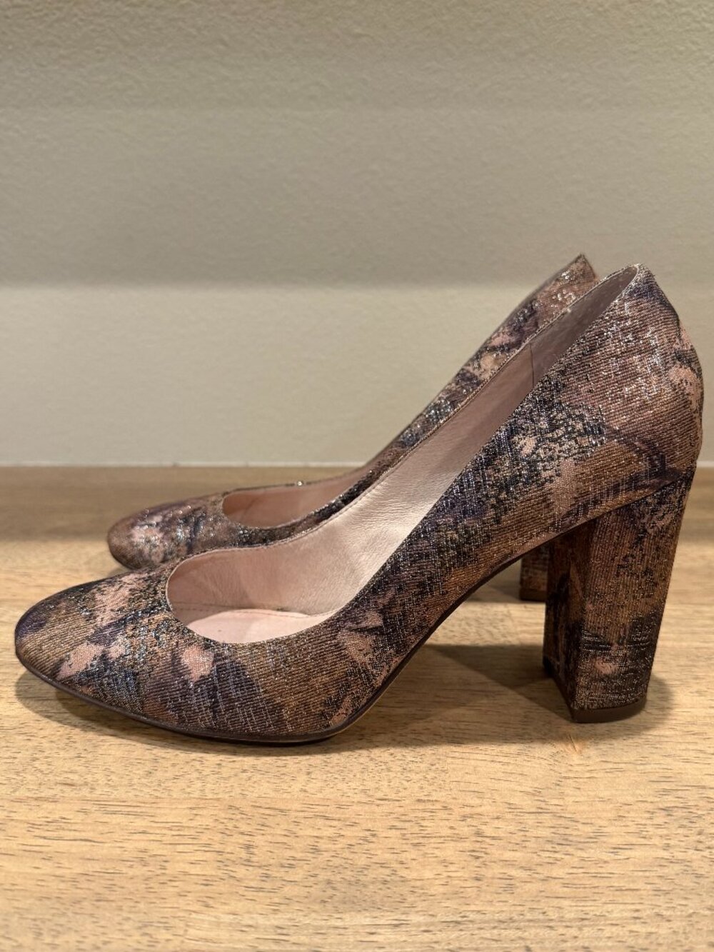 Louise et Cie Black & Tan Heels Size 8 | Block Heel Pumps